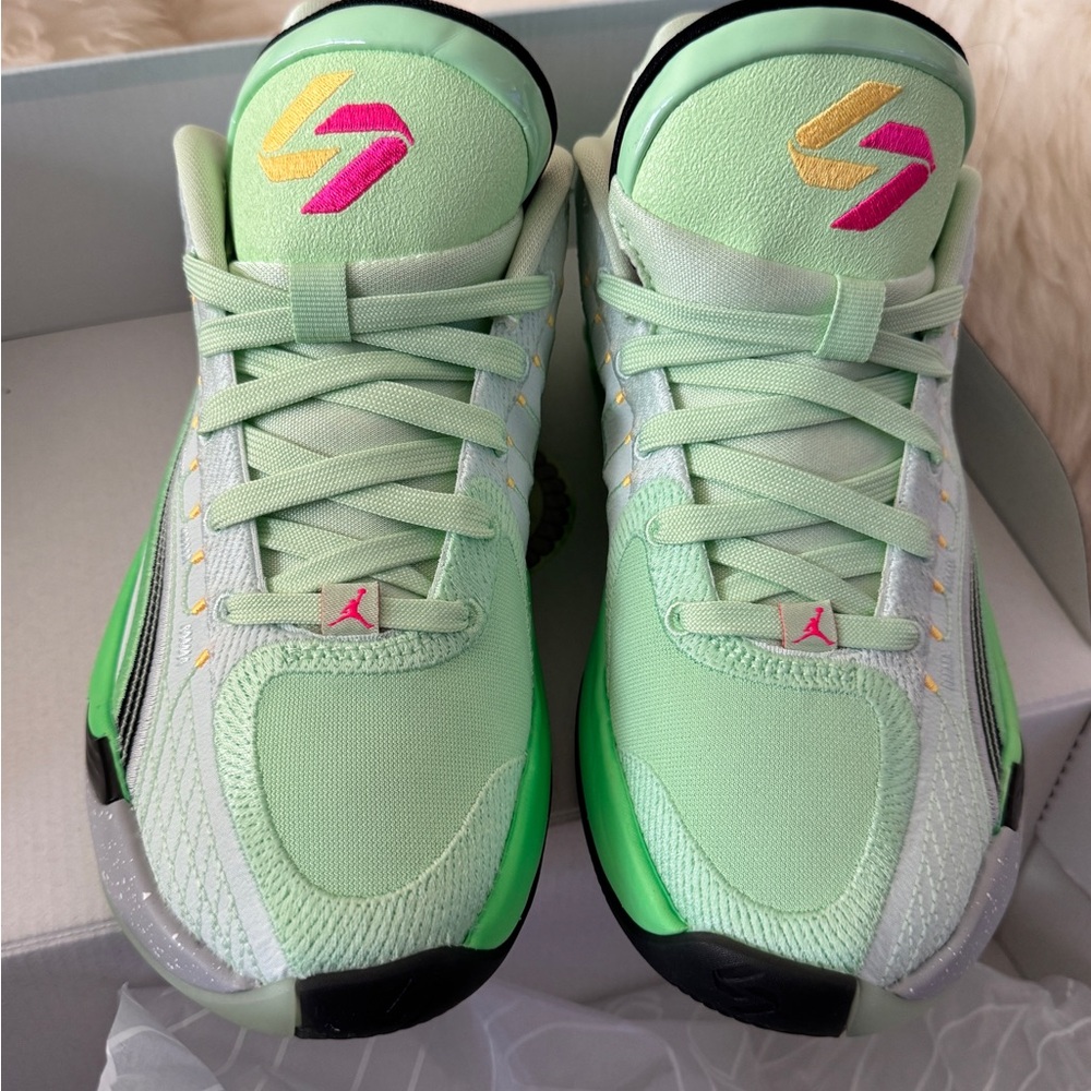 Nike Jordan Luka 4 size 7 ( W8.5)